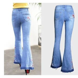 Th.Creasa flower embroidered jeans.
